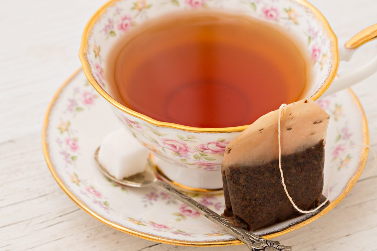 استخدامات مفيدة لأكياس الشاي المستعملة