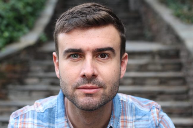 لا يقتصر على حديثي الولادة وقد يُسببه ورم أو التهاب.. تعرَّف على أسباب تغيُّر لون العينين