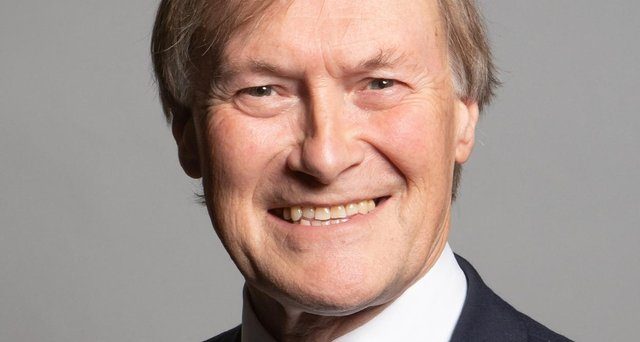 مقتل نائب بريطاني بعد تعرضه لحادث طعن داخل كنيسة.. الشرطة اعتقلت منفذ الهجوم، وصدمة داخل البرلمان