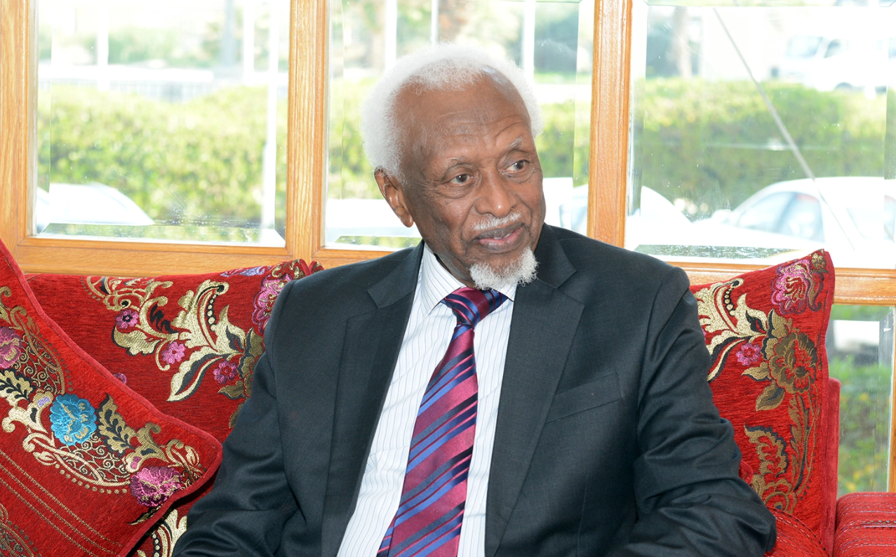 Facebook/ عبدالرحمن سوار الذهب تولى رئاسة السودان بانقلاب عسكري مدة عام واحد قبل أن يسلمها لحكومة منتخبة