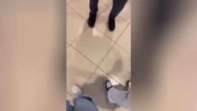 فيديو تحرُّش أربعينيٍّ بقاصر داخل مركز تجاري يثير غضب السعوديين.. الأمن يعلن القبض على المشتبه به