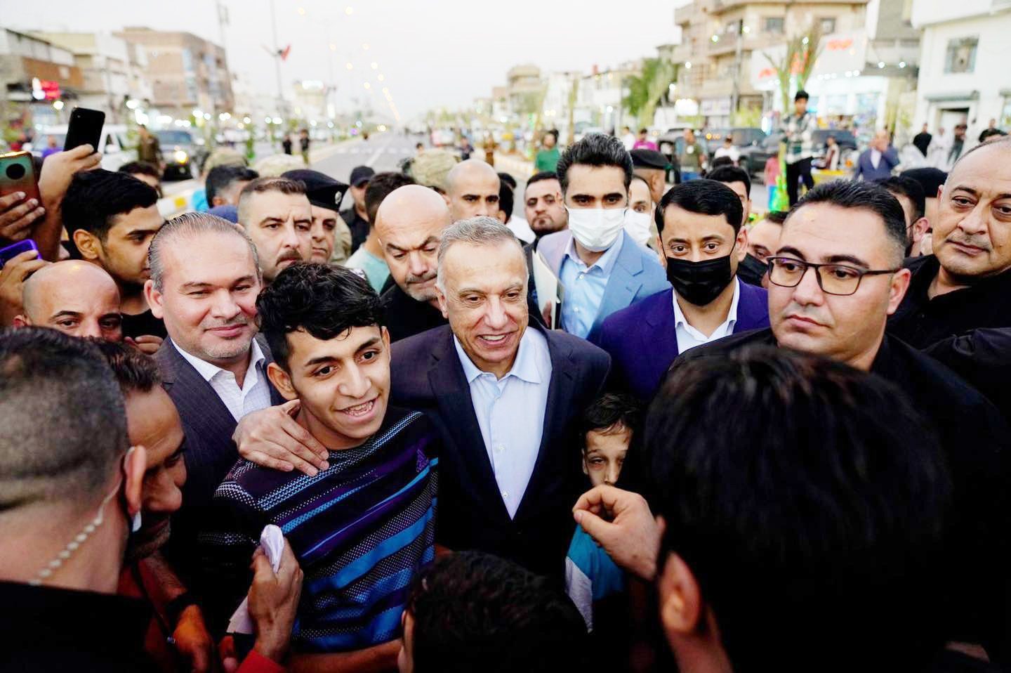 الكاظمي في مدينة الصدر العراقية - مواقع التواصل الاجتماعي