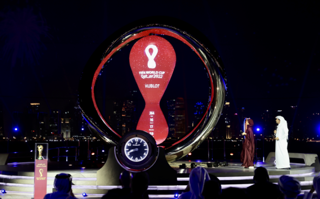 قطر تدشن ساعة العد التنازلي لعام على المونديال.. الدوحة تعلن جاهزية جميع الملاعب (فيديو)