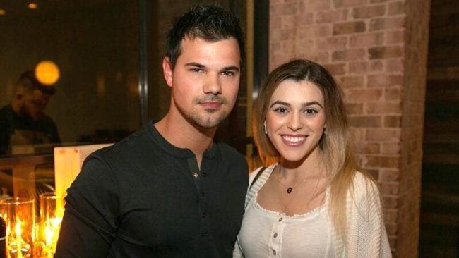 نجم سلسلة “Twilight” يعلن خطوبته بطريقة رومانسية.. تايلور نشر صوراً رائعة رفقة حبيبته “تاي”