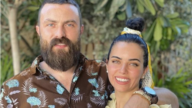 مذيعة “إم بي سي” عزة زعرور تعلن عن حملها بطريقة فريدة.. نشرت فيديو أثار إعجاب متابعيها