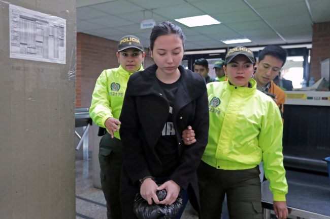 لم يكلفها الأمر سوى تشتيت ذهن الحارس! عارضة أزياء مشهورة متهمة بتهريب أمها من السجن