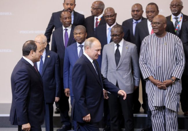 الدب الروسي في أدغال إفريقيا.. كيف تتوغل موسكو بقوة في القارة السمراء؟