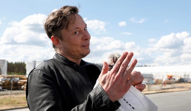 جمهور ماسك على تويتر سيحسم مصير جزء من أسهم الملياردير بشركة تسلا! وجه سؤالاً لهم وسيلتزم بالنتيجة