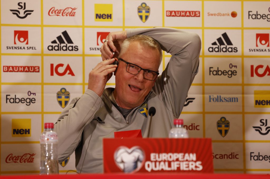 مدرب منتخب السويد يان أندرسون (رويترز)
