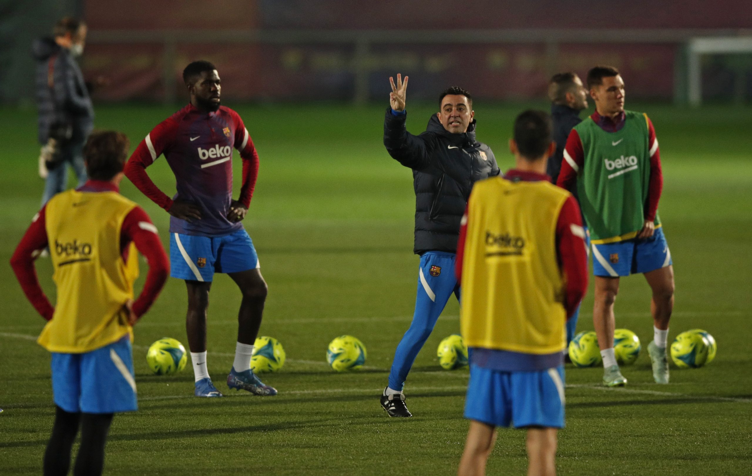 5 نقاط يجب على تشافي التركيز عليها ليعيد أمجاد برشلونة في وقت قصير