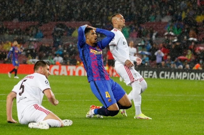 فضيحة “الخروج المبكر” فرصة ذهبية.. كيف يستغل برشلونة الدوري الأوروبي لتصحيح المسار؟