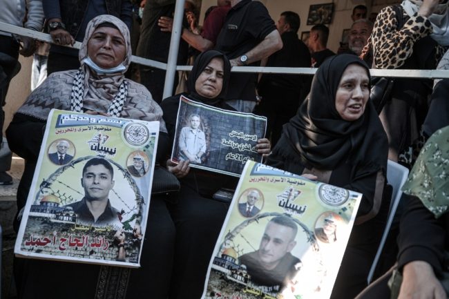 “الاحتلال ضرب عرض الحائط بكل الجهود”.. “حماس”: معظم الوسطاء اقتنعوا بعدم جدية إسرائيل في تبادل أسرى