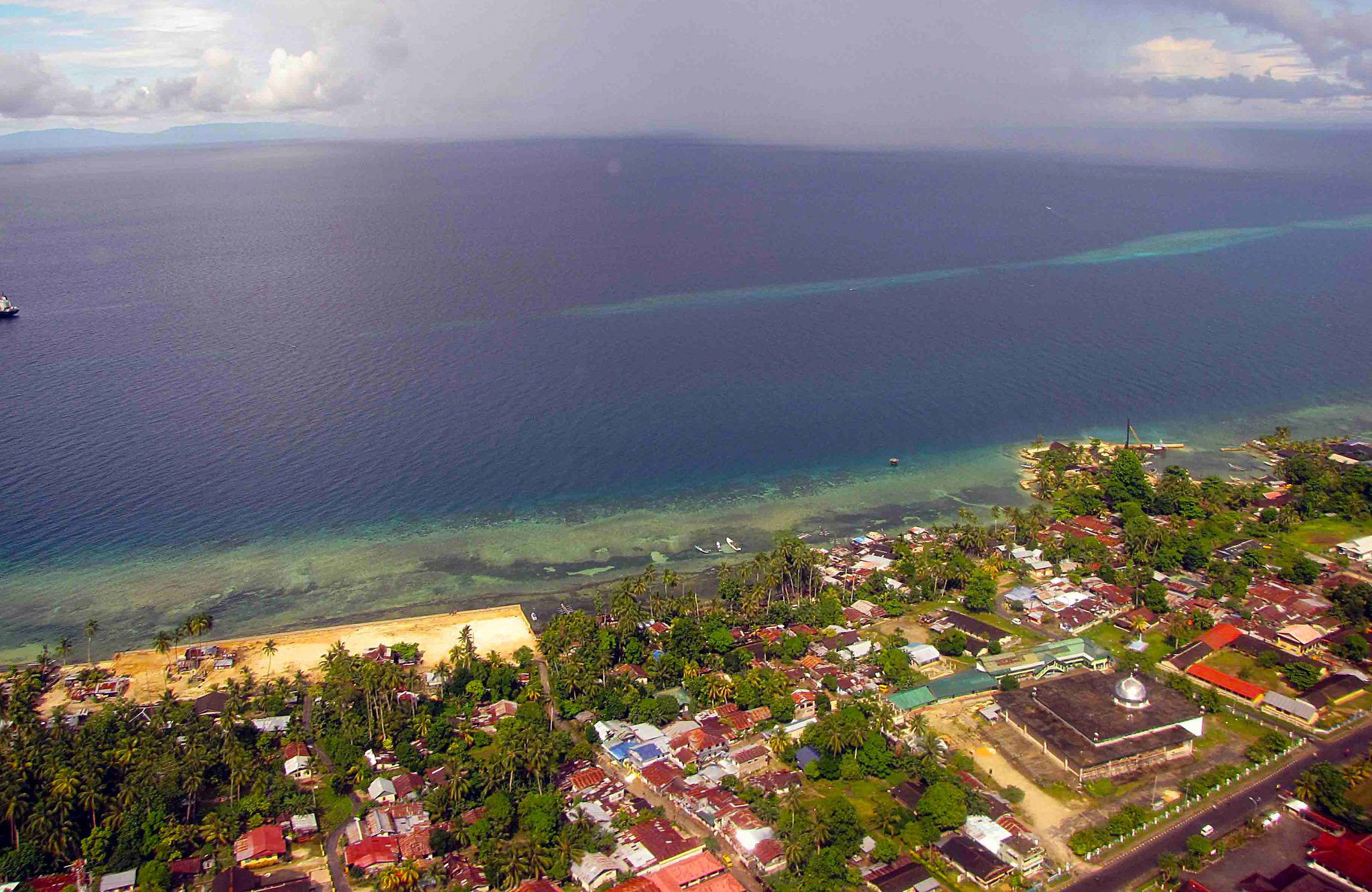 سباق الفضاء.. إندونيسيا تسعى لتحويل جزيرة مأهولة لميناء فضائي عالمي، فلماذا يعارض سكانها الأصليون ذلك؟