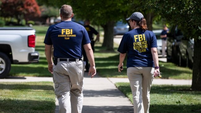 3 مسلمين يضعون المحكمة العليا بأمريكا أمام معضلة! يقاضون “FBI” ومخاوف من الكشف عن معلومات حساسة