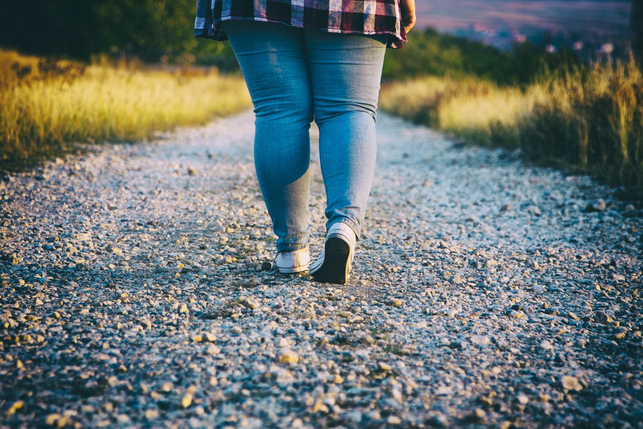 تصيب 11% من النساء دون علمهن.. تعرفي على “الوذمة الشحمية” وكيف تميّزينها عن السيلوليت