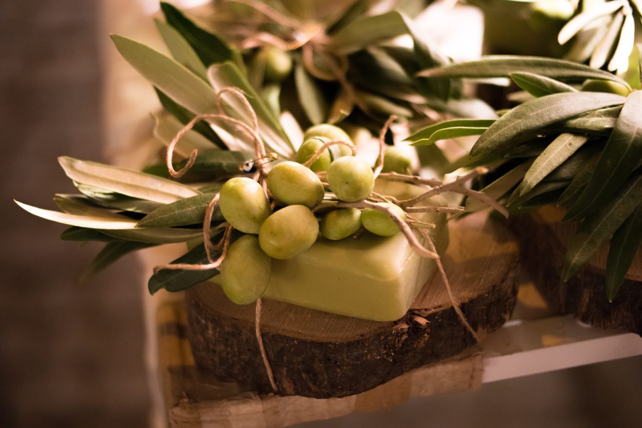 من إسبانيا إلى مختلف أنحاء العالم.. تعرف على “صابون قشتالة” واستخداماته الـ18