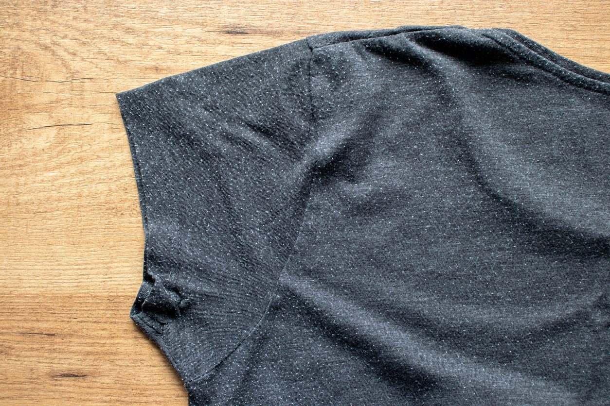 مظهره مزعج لكن يمكنك تجنّبه والتخلص منه باتباع هذه النصائح، قل وداعاً لوبر الملابس