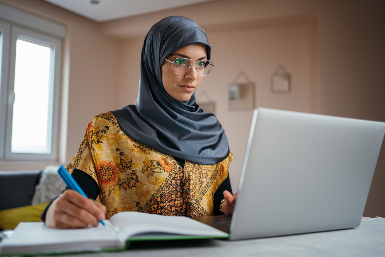 المرأة طمس أنوثتها