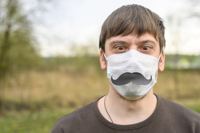 أقنعة الكريستال لأصحاب الذوق الراقي وأخرى مُعادة التدوير للاستدامة.. 7 أقنعة غريبة للوقاية من كورونا