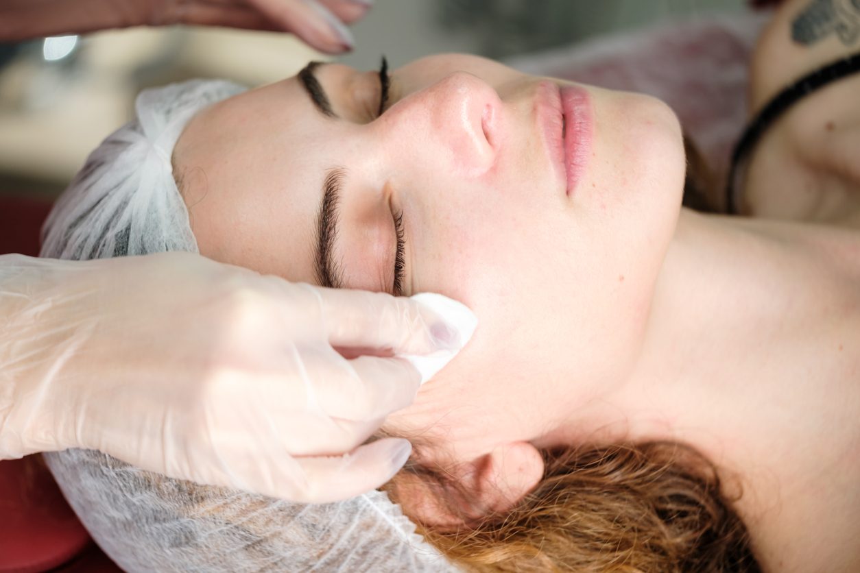 11 نصيحة مقدمة من أطباء الجلدية للحصول على بشرة صحية ومتوهجة