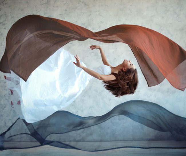 يعتمد على طريقة “الإقلاع” وقيود اليقظة.. تفسير الحلم بالطيران حسب علم النفس