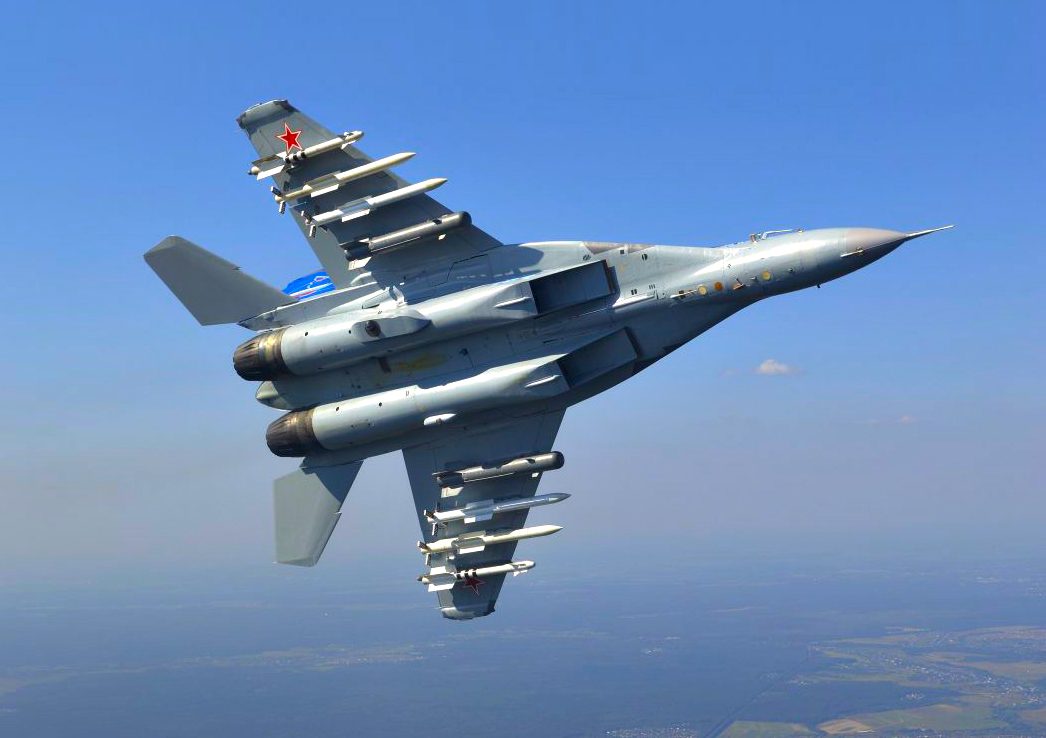 رغم قِدمها.. لماذا لا يزال الناتو يخشى الصواريخ السوفييتية الخاصة بمقاتلتي سو-27 وميغ-29 الروسيتين؟