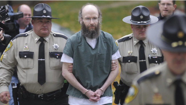 حتى نار التدفئة في الشتاء لم يشعلها كي لا يكتشفه أحد.. عن كريستوفر نايت الذي عاش 27 عاماً في الغابة