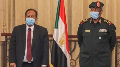 رئيس المجلس العسكري السوداني عبدالفتاح البرهان ورئيس الوزراء عبدالله حمدوك/ الأناضول