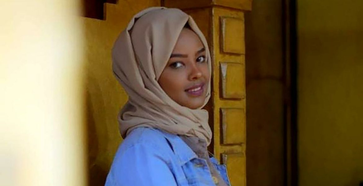 عارضة أزياء يمنية سجن