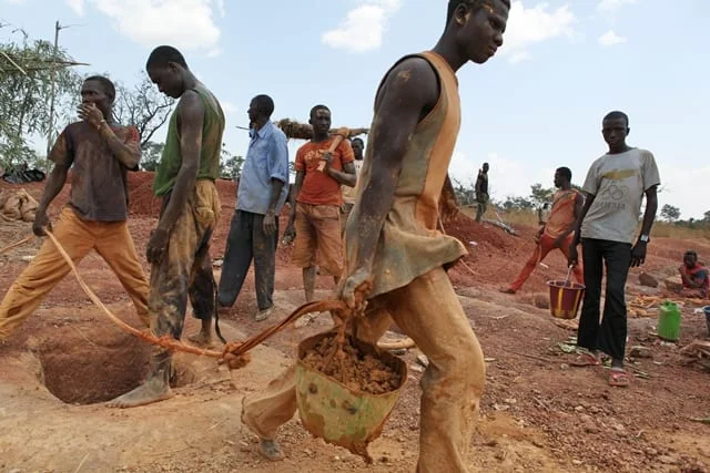 كارثة جديدة تهز السودان! مقتل 31 شخصاً على الأقل في انهيار منجم للذهب غربي البلاد