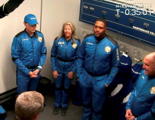 الابنة الكبرى لرائد الفضاء الأمريكي آلان شيبرد شاركت لأول مرة في رحلة إلى الفضاء/ رويترز