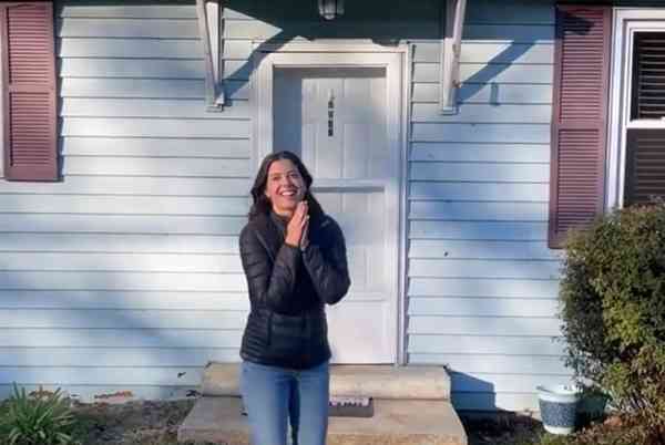 شابة أمريكية منزل أمريكا تيك توك