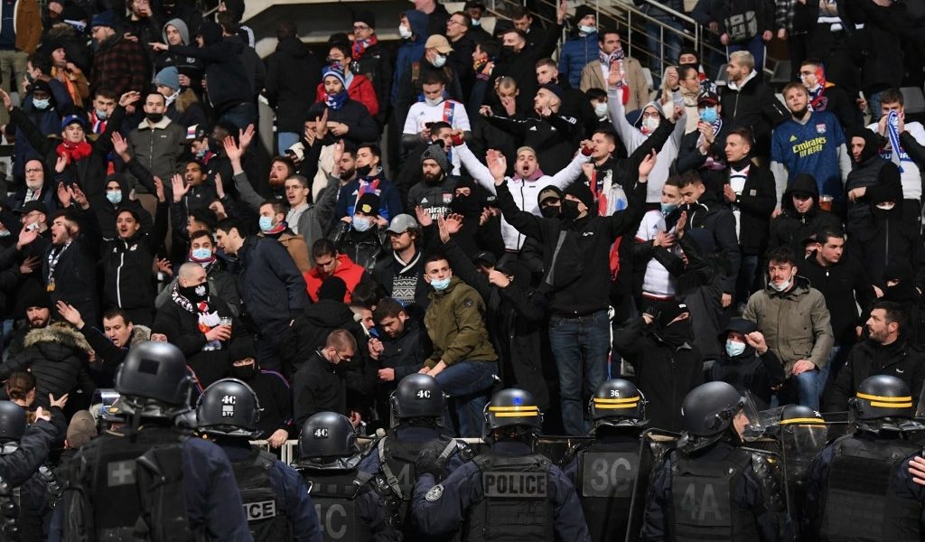 استبعاد ناديين من كأس فرنسا وتغريمهما بسبب الشغب (رويترز)