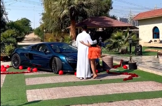 “أبوي كان غني والناس تيجي تطلب زكاته”! الناشطة السعودية فوز العتيبي تثير الجدل بحديثها عن ثروة والدها الفاحشة