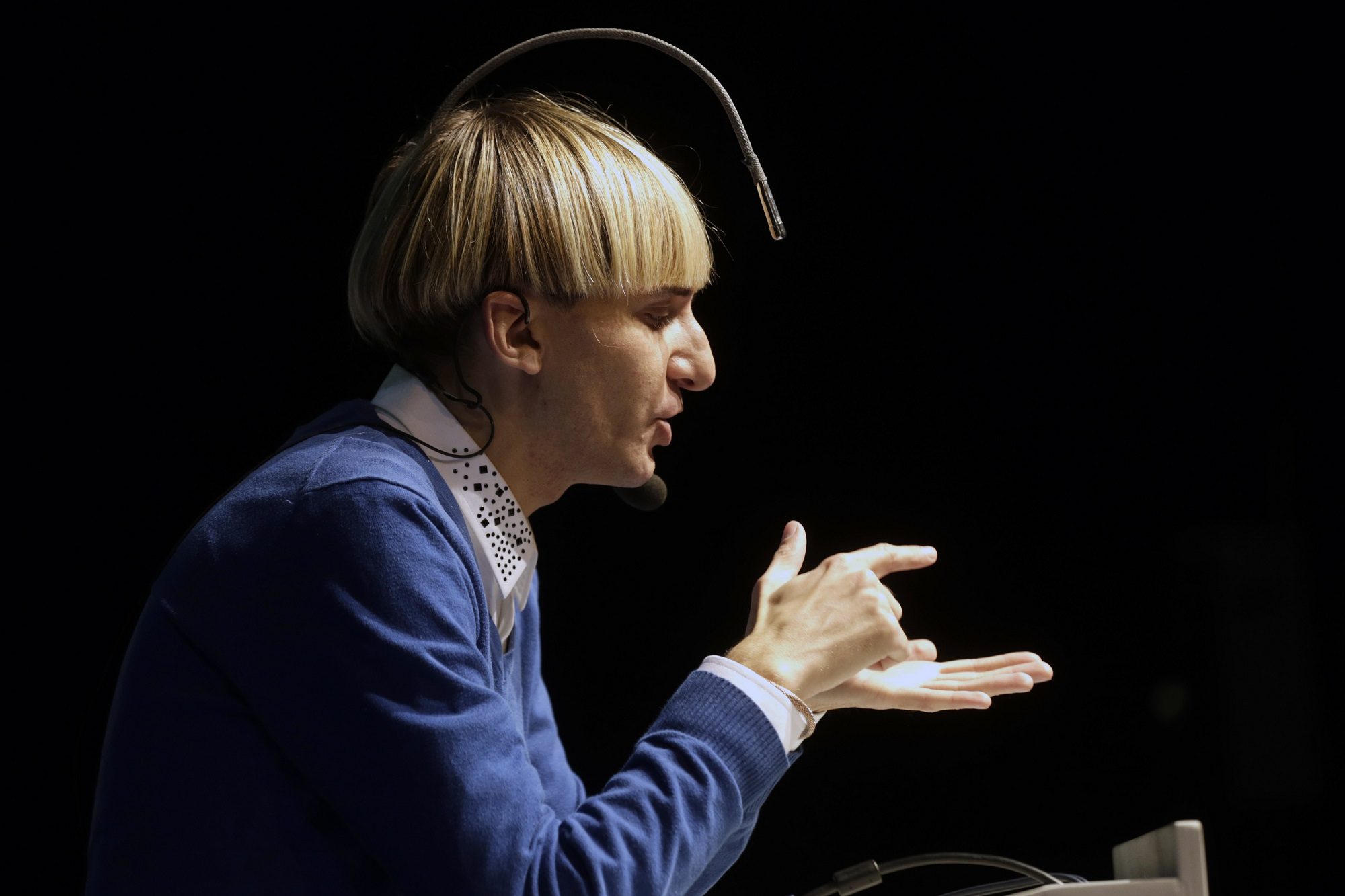 الفنان البريطاني نيل هاربيسون