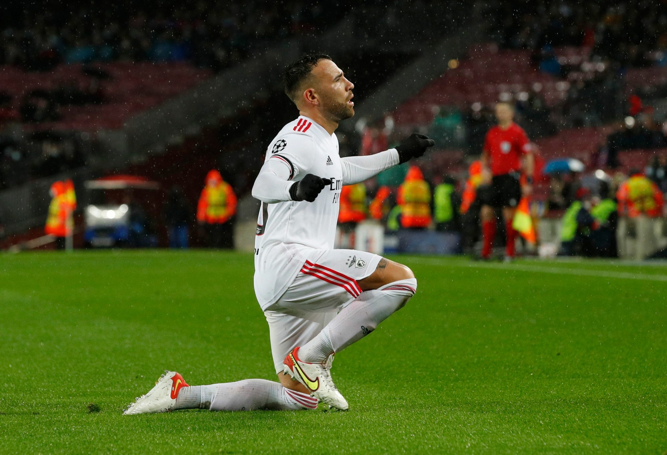 أوتاميندي مدافع بنفيكا (رويترز)