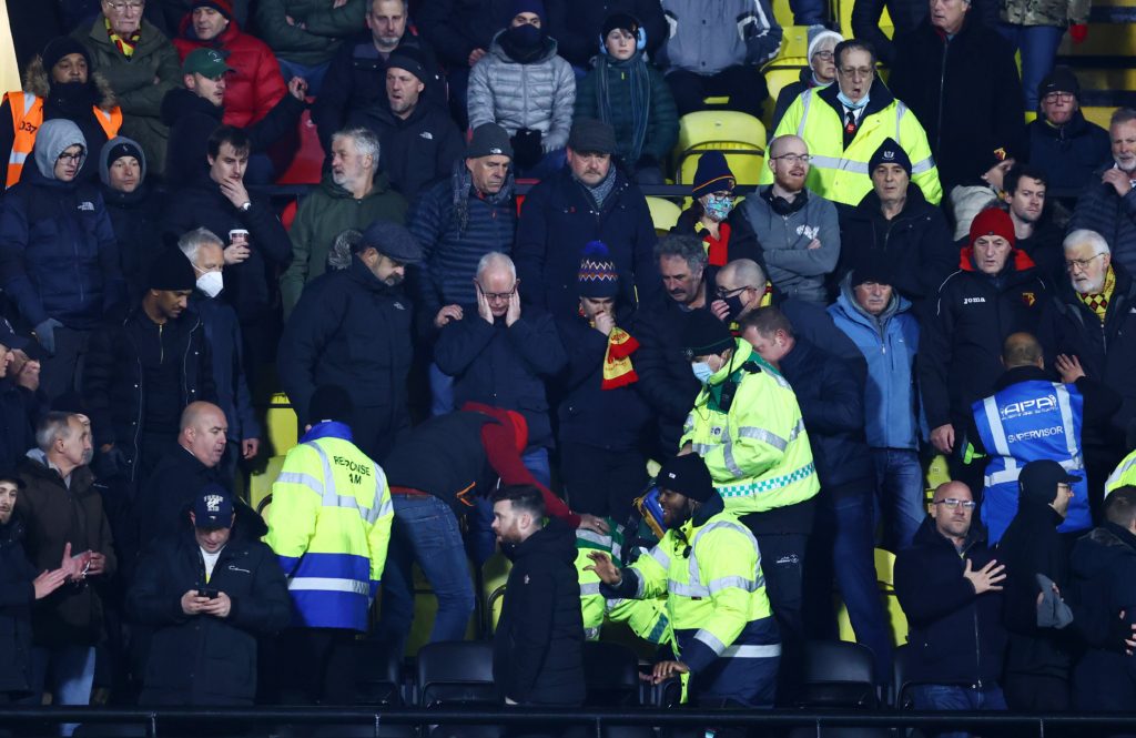 إيقاف مباراة واتفورد وتشيلسي بسبب معاناة مشجع من أزمة قلبية (رويترز)