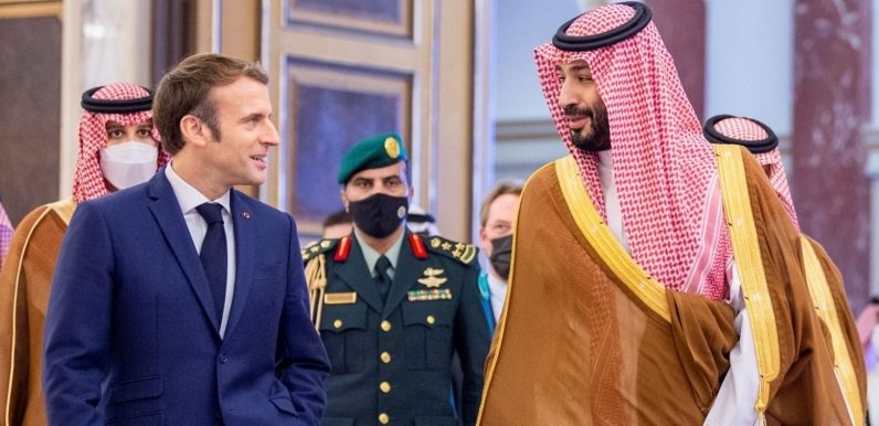 صورة من استقبال الأمير محمد بن سلمان للرئيس الفرنسي إيمانيول ماكرون – رويترز
