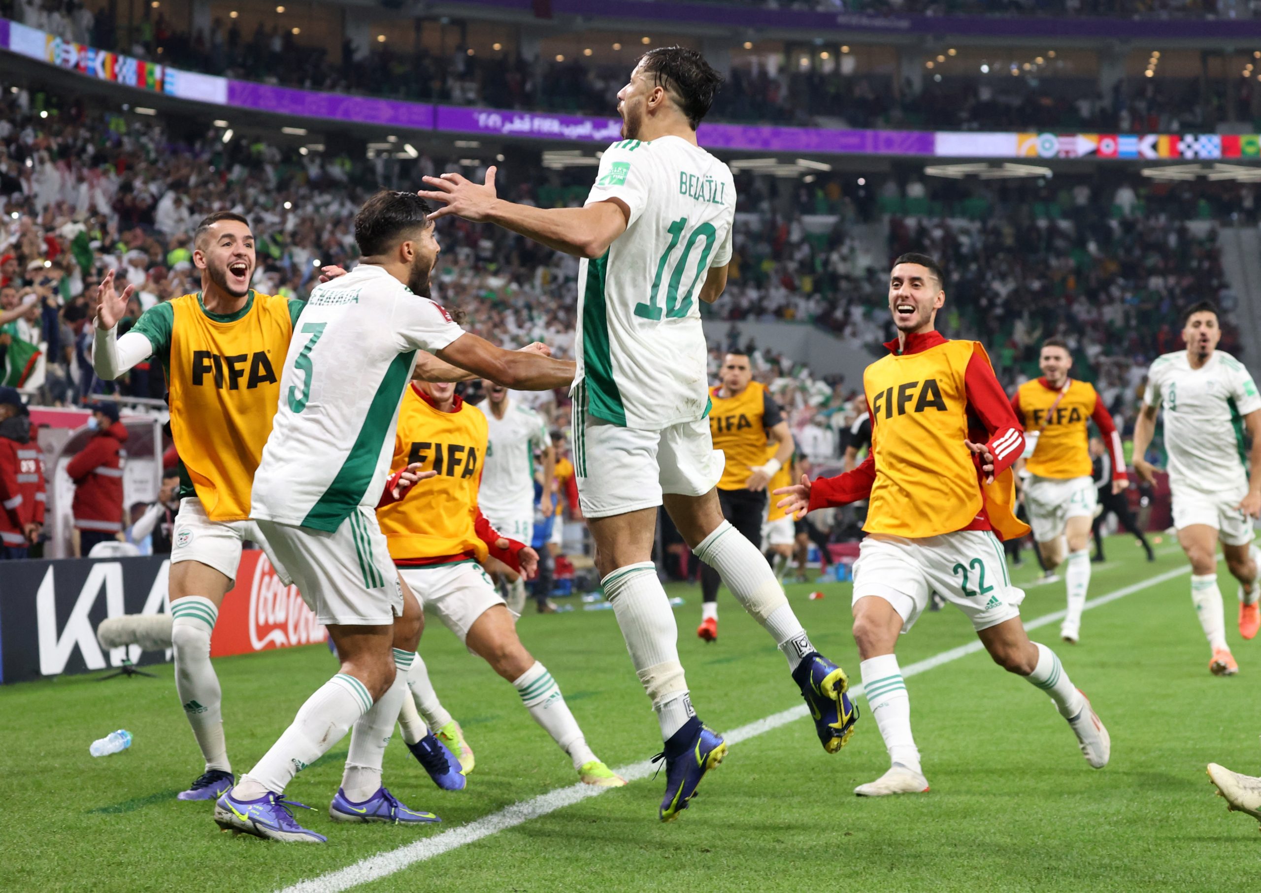 منتخب الجزائر يواجه تونس في نهائي كأس العرب (رويترز)