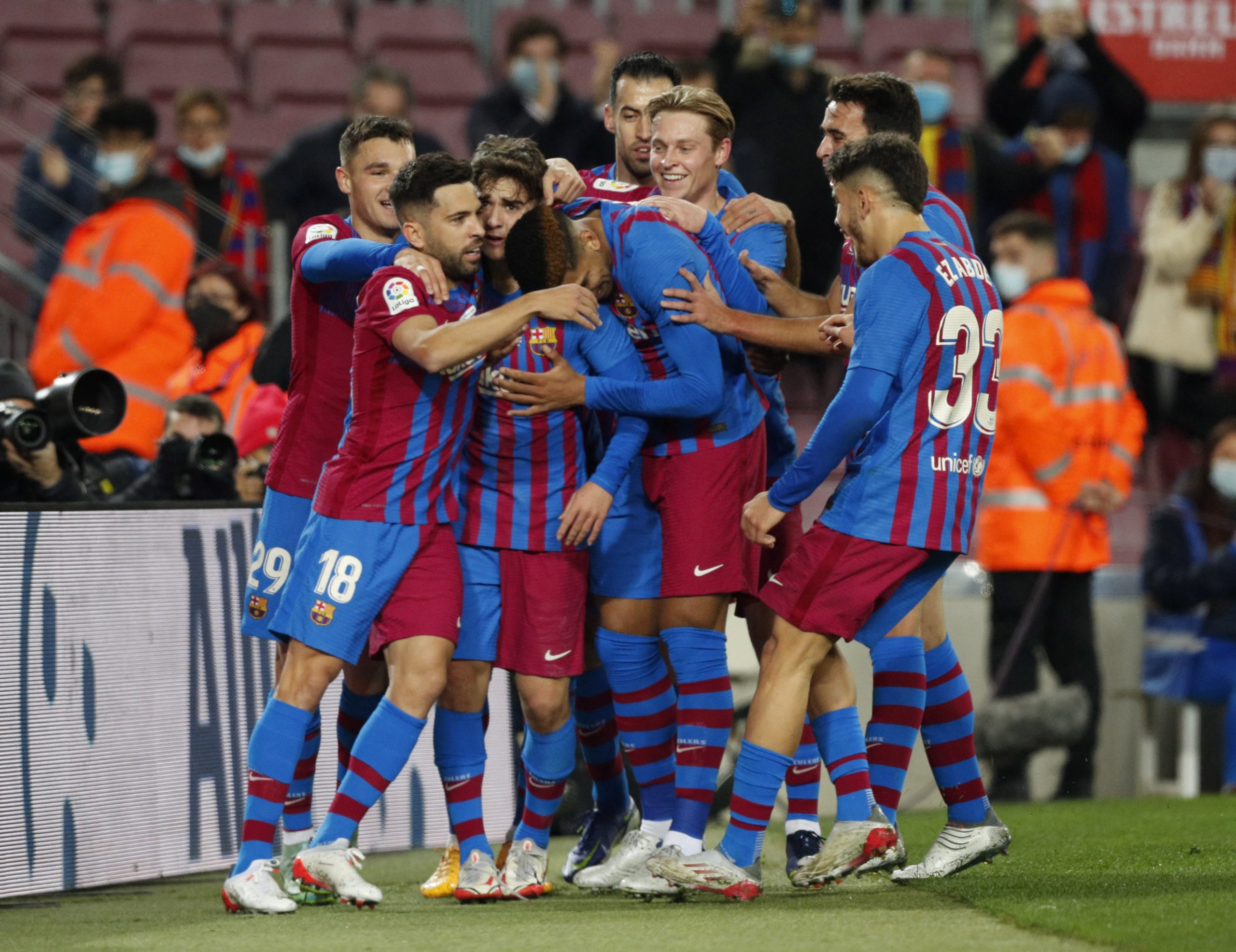 برشلونة يبدأ الانتقالات الشتوية مبكراً (رويترز)