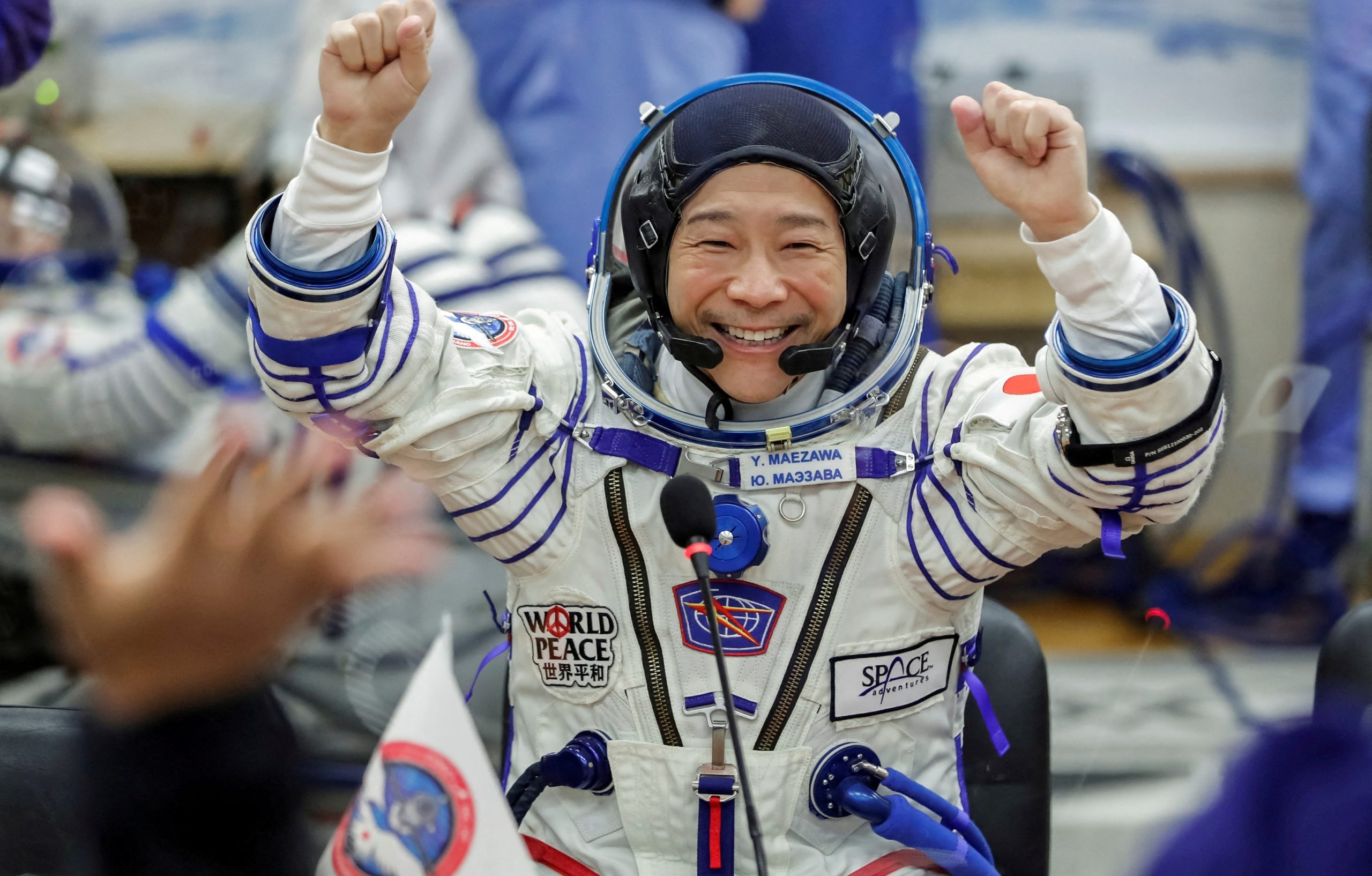 الفضاء ملياردير ياباني