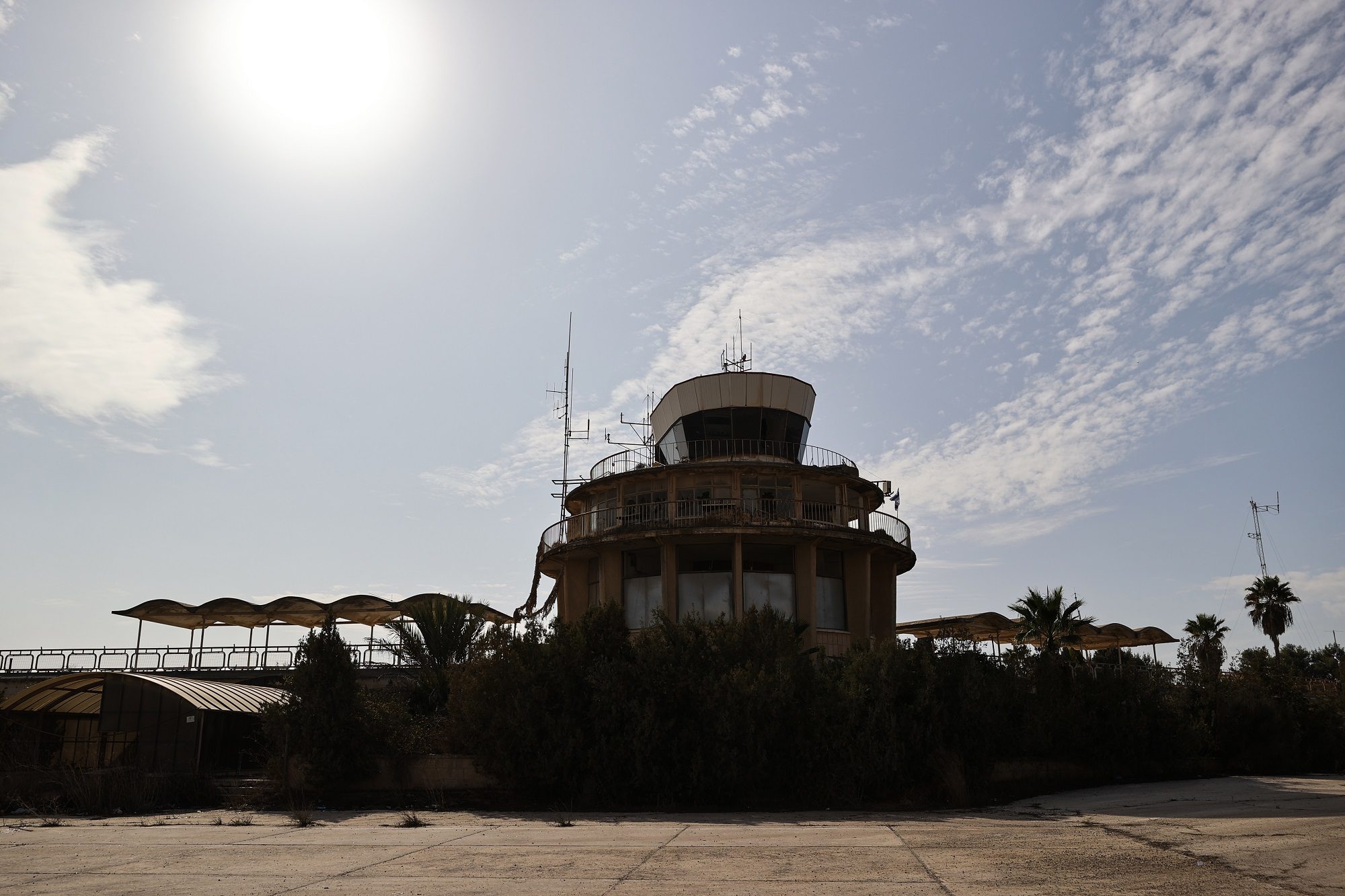 إسرائيل تهدد “رمزاً للسيادة الفلسطينية”.. تخطط لبناء مستوطنة ضخمة على أراضي مطار في القدس