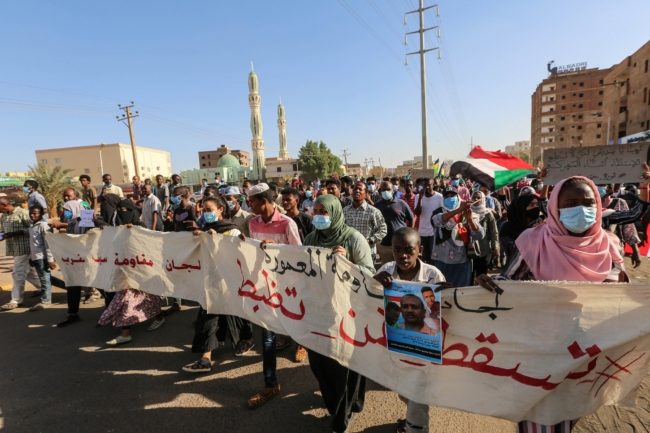 “المهنيين السودانيين” يتعهَّد بنقل السلطة خالصة للمدنيين: “المجزرة” الأخيرة ستكون سبباً لـ”الصمود”