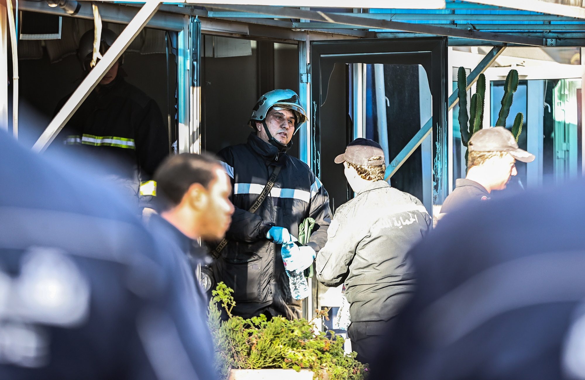 فيديو لحريق بالمقر الرئيسي لحزب النهضة التونسي.. إصابات بين قادته وأنباء عن قتيل