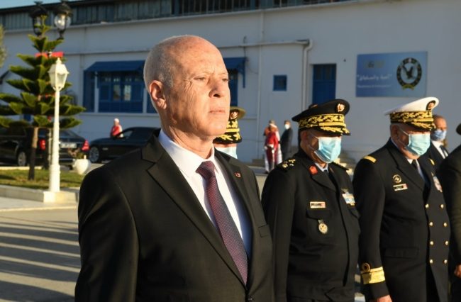 “إذا كان دستور تونس غير صالح فالرئيس كذلك”.. أساتذة قانون دستوري: الاستفتاء لن يخدم سوى قيس سعيّد ومشروعه