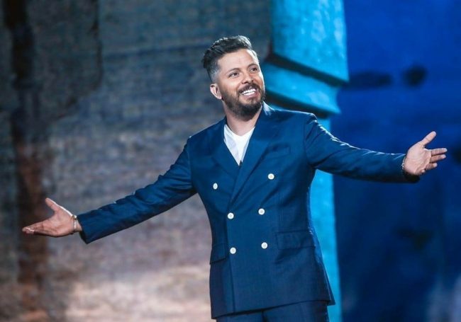 شبَّهوه بحسين الجسمي: كلما غنَّى للمنتخب المغربي هُزم.. حاتم عمور يثير الجدل بسبب أغانيه عن أسود الأطلس