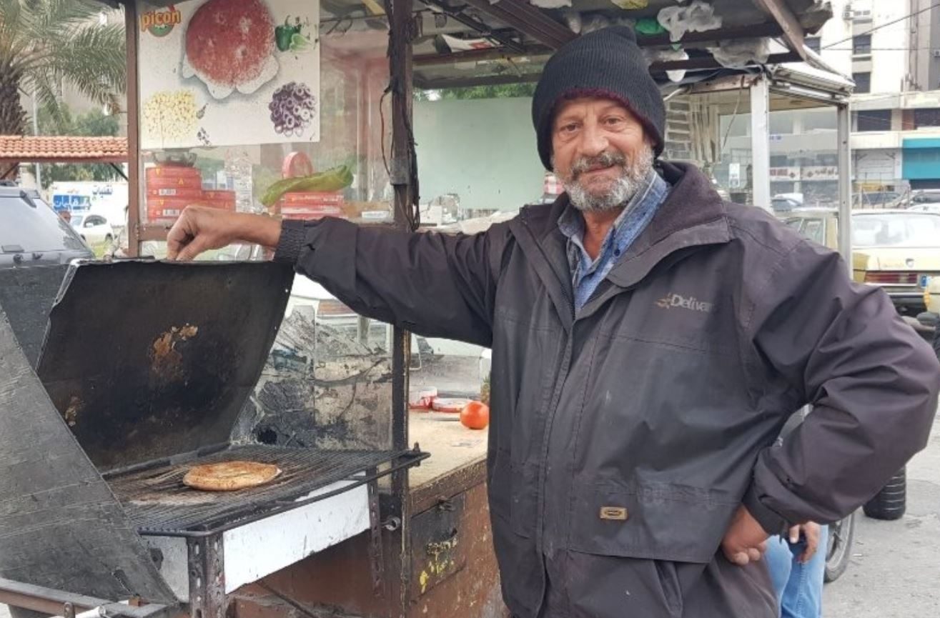 لبنان تنمر بائع كعك