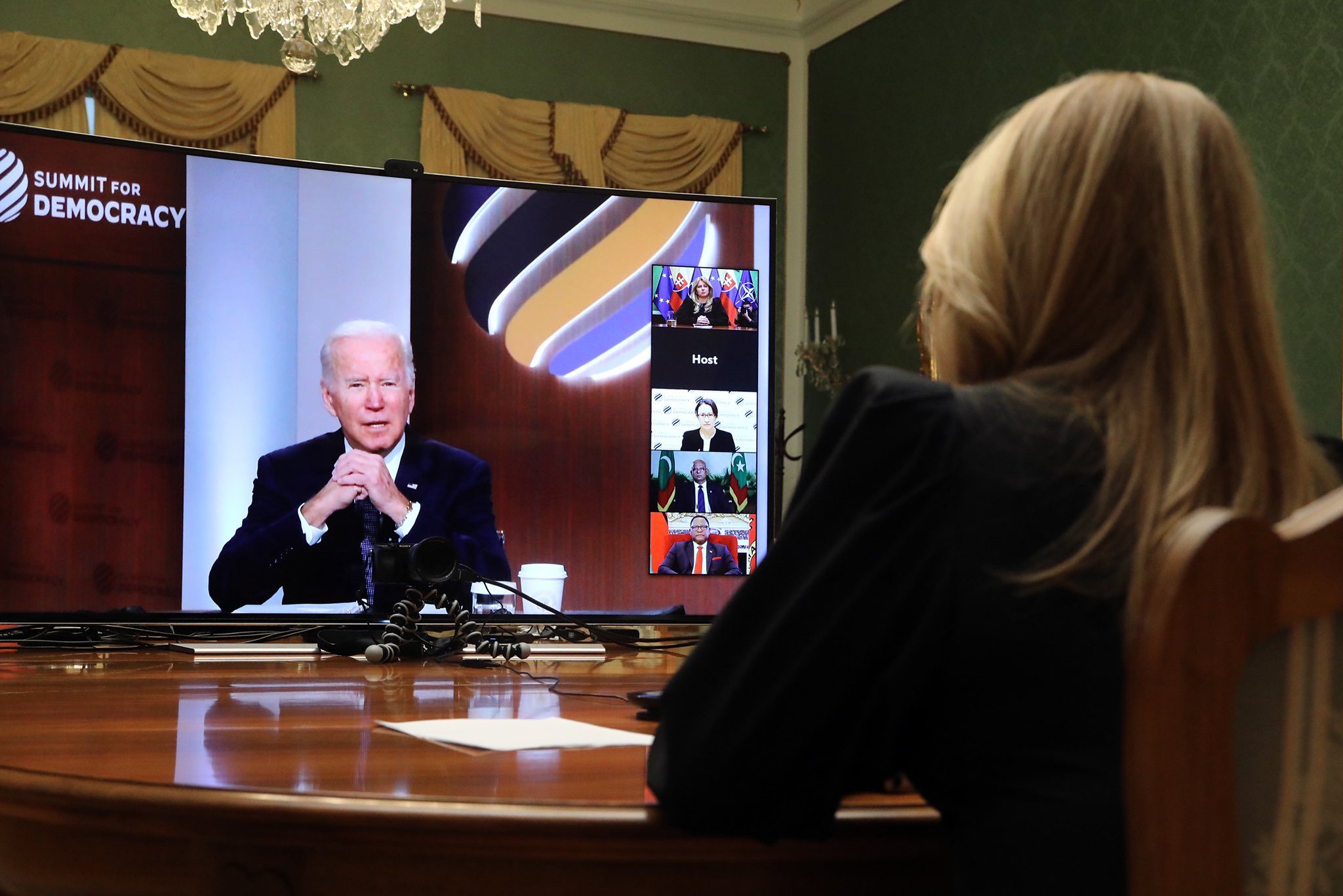 قمة الديمقراطية الخاصة ببايدن قد تأتي بنتائج عكسية.. انتقادات واسعة للمؤتمر الأمريكي الذي أُقصيت منه دول عديدة