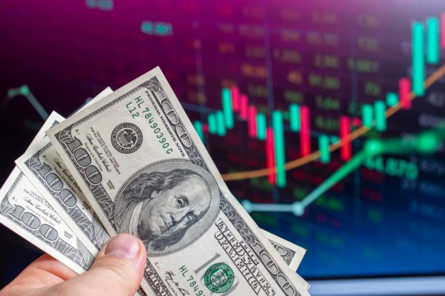 ليس احتكارياً كالرأسمالية وليس ظالماً كالاشتراكية.. كيف تميز الإسلام بفلسفته في الاقتصاد؟