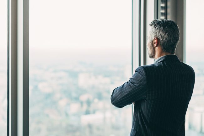 حيتان الاستثمارات العالمية يفقدون ثرواتهم خلال 2021.. 10 مليارديرات عالميين خسروا ثروات هائلة